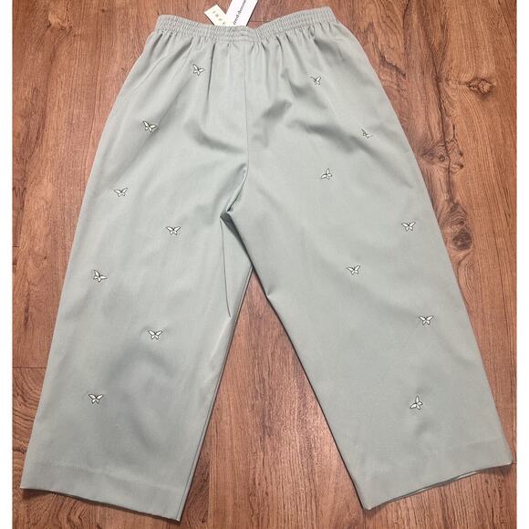 Alfred Dunner Women’s Mint Capri Pants Stretch Embroidered Butterfly Size 16 NWT - Picture 3 of 3